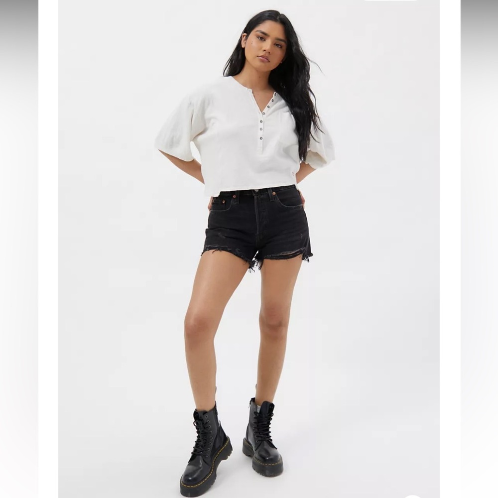 Black Levi’s® 501 Original Cutoff Denim Short. Size 28